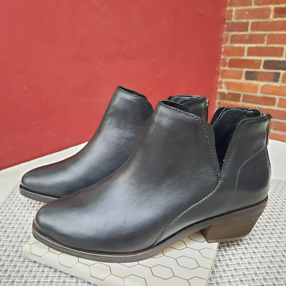 Vince Camuto Abrinna Ankle Boots Leather Wide Booties NEW Solid Black 6 Fall